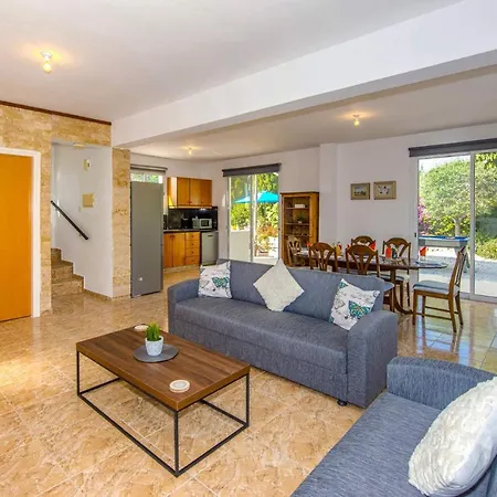 Corallia Breeze Near Coral Bay Beach